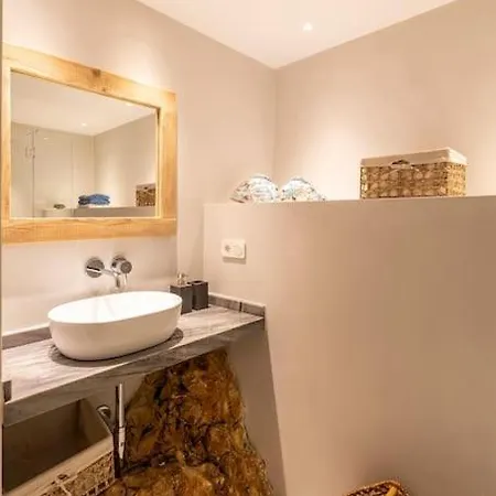 Stylish Villa, Stunning Views In