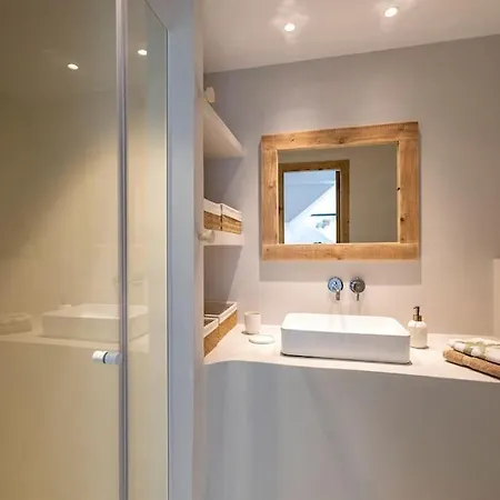 Villa Stylish Villa, Stunning Views In