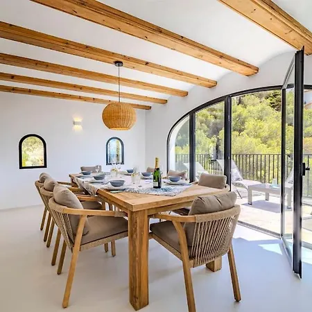 Stylish Villa, Stunning Views In *
