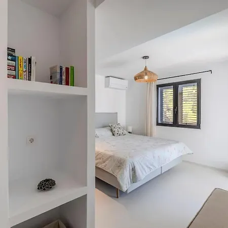Stylish Villa, Stunning Views In Villa