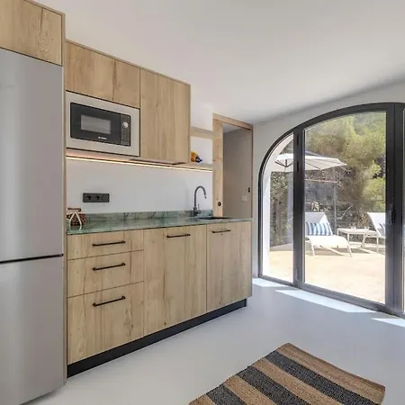 Villa Stylish Villa, Stunning Views In *