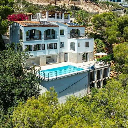Stylish Villa, Stunning Views In Villa *