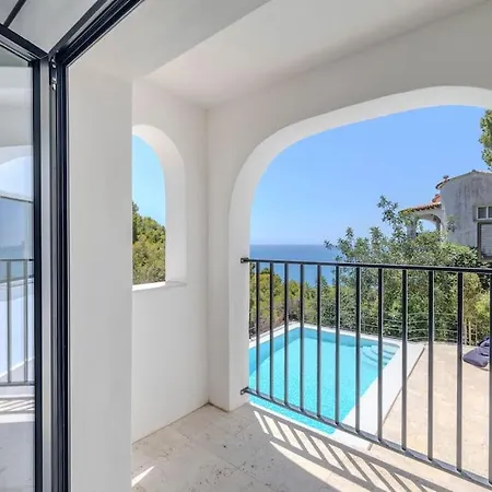 Stylish Villa, Stunning Views In Villa *