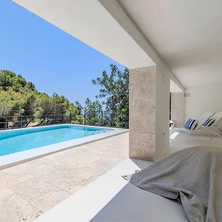 Stylish Villa, Stunning Views In