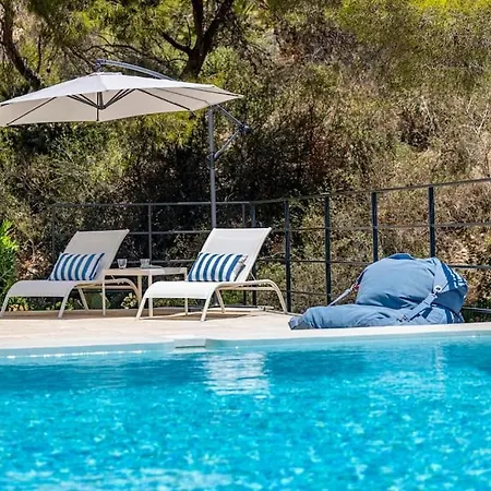 Villa Stylish Villa, Stunning Views In *